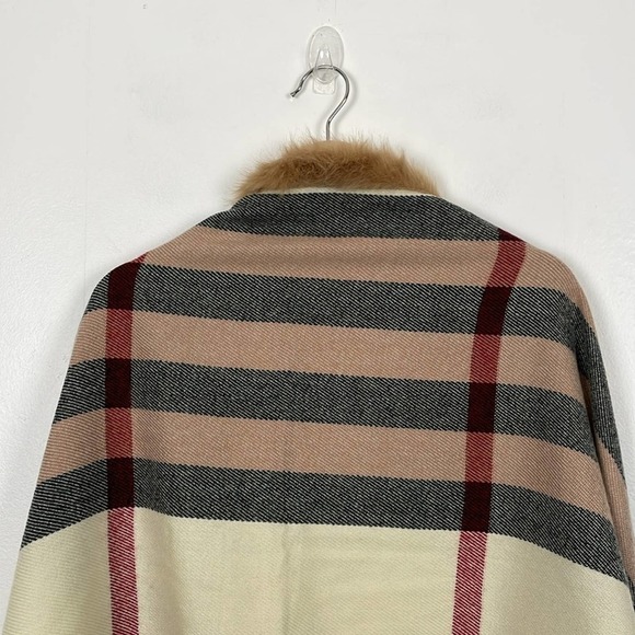 Poncho Wrap Womens O/S Faux Fur Oversized Fringe Trim soft Plaid Style Wrap Coat - Picture 6 of 7